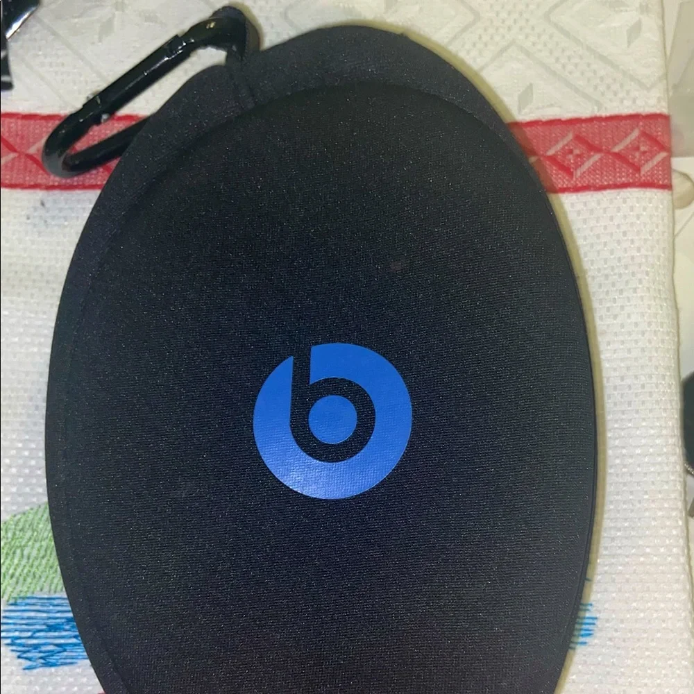 Cube Zipper Beats Headphone Case